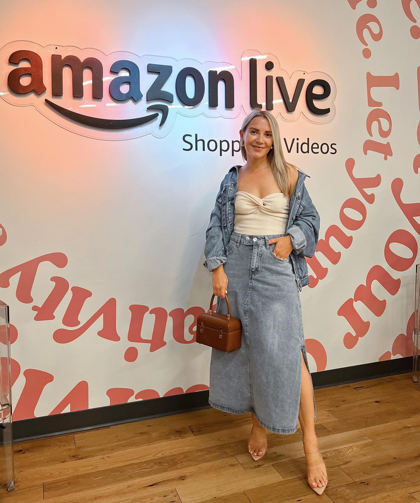 Live from NY! Excited to be back in the city with @amazonlive 🏙🍎 Links to this Amazon outfit on stories along with the fun. If you&rsquo;d like me to send you a DM with links then comment below! Xo #amazonlive