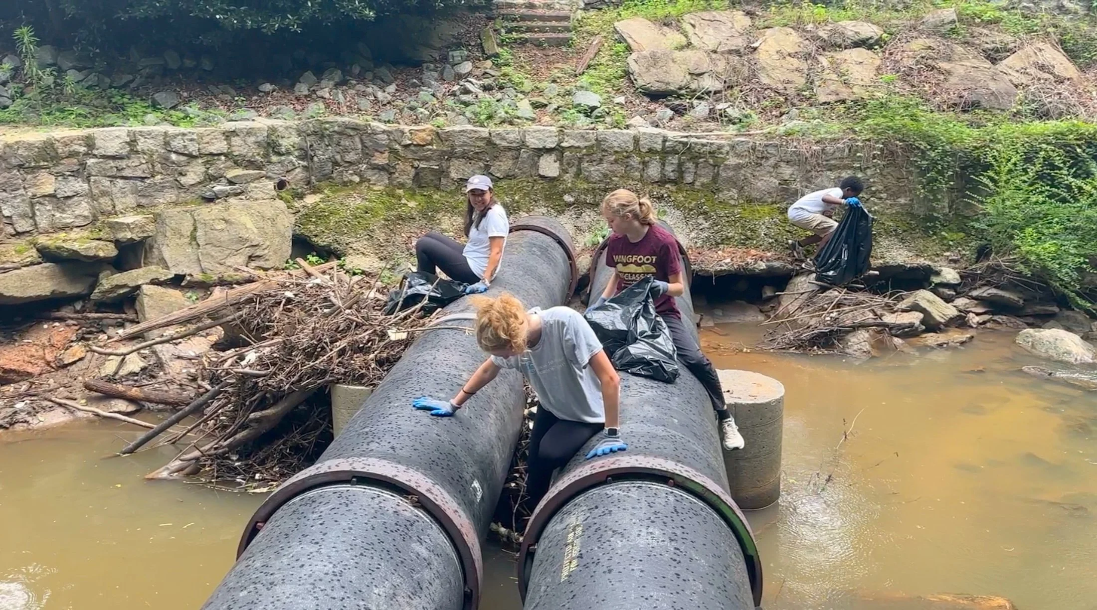 cleaning on pipes (1).jpg