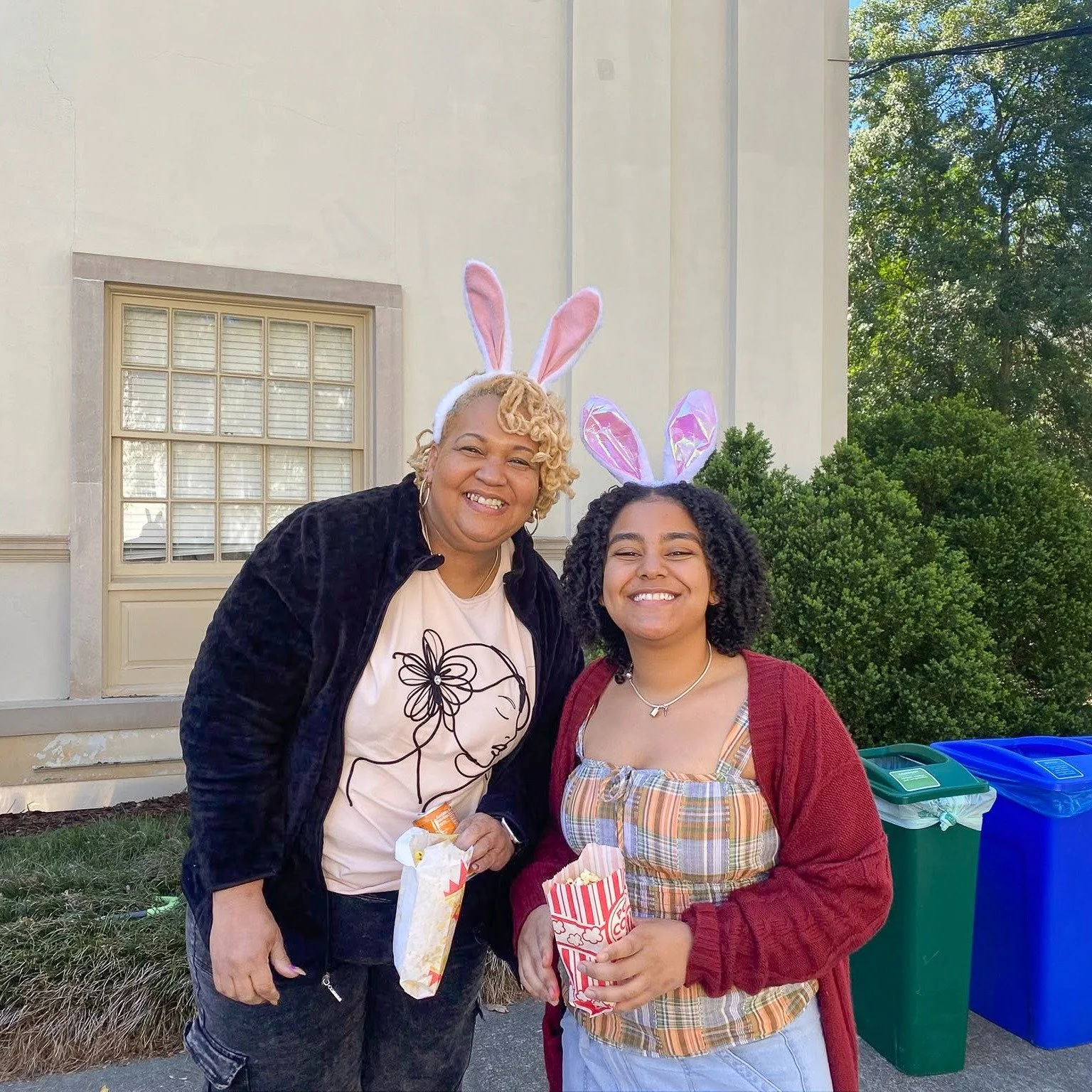 📸 Scenes from Egg-cellent Saturday and Palm Sunday this past weekend. We're now in the thick of Holy Week! We hope you'll join us for our Maundy Thursday (6pm Dinner, 7pm Service), Good Friday (6:30pm Organ Prelude. 7pm Service) , or Easter (7:15am 