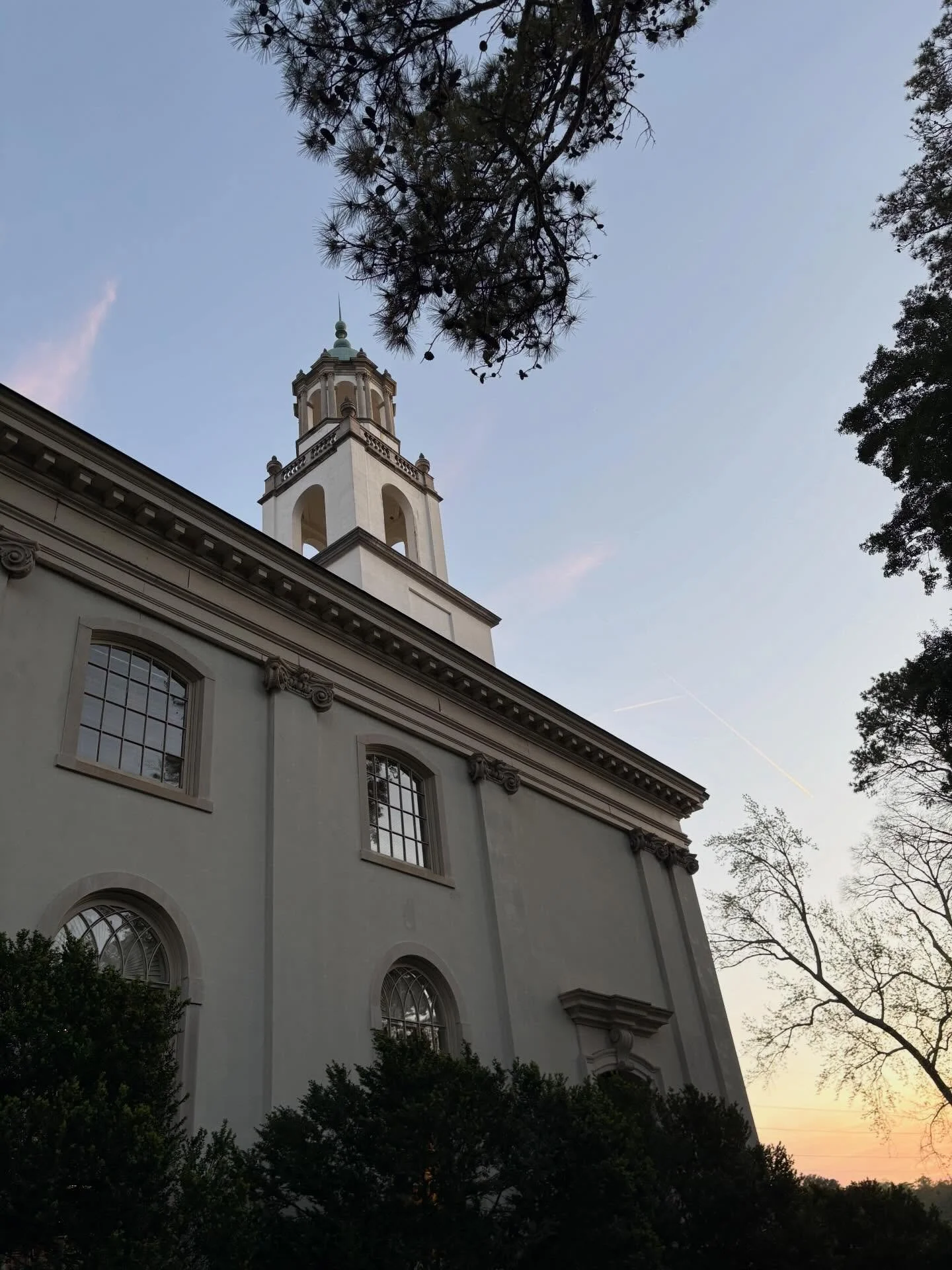 Celebrate Christ&rsquo;s resurrection with Easter Sunday worship at @glennumc! 

Sunrise service at 7:15 (in the sanctuary or on the church lawn depending on weather)

Brunch in the fellowship hall at 9:45

Traditional worship at 11:00 in the sanctua