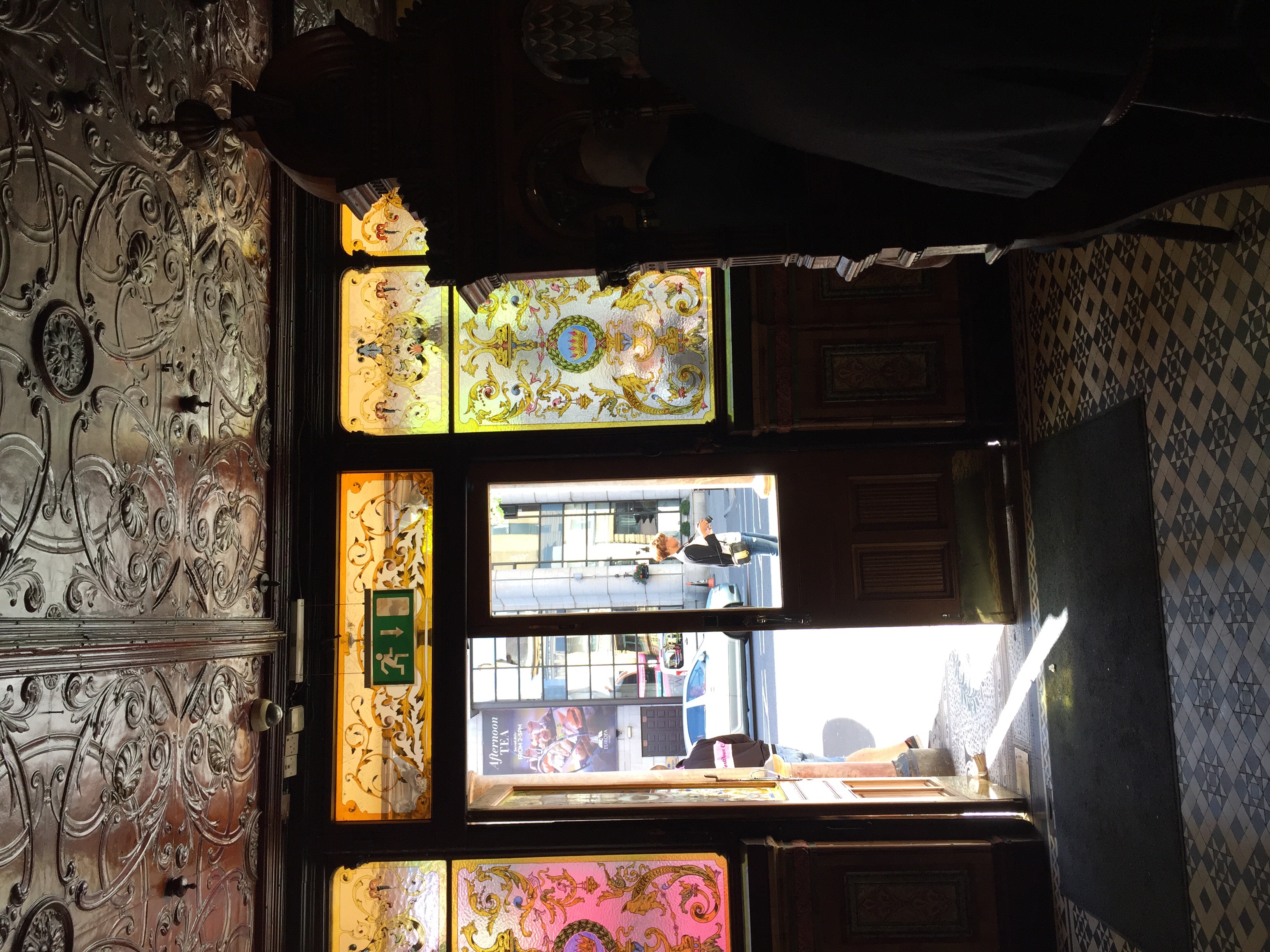 Loved the atmosphere and the old gas lights they still use in Crown Bar!