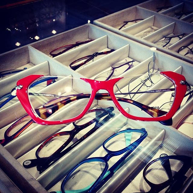 Miu Miu at Central Vision Care #centralvisioncare #MiuMiu #eyzz #eyeglasses #fashion