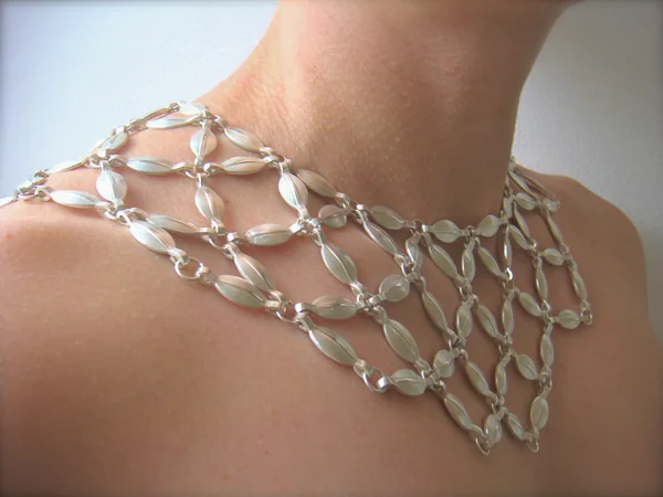 Mesh collection in silver neckpiece