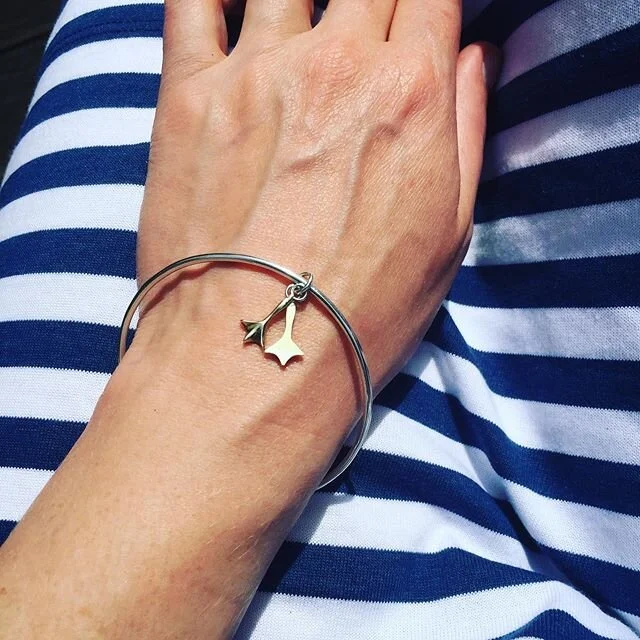 It is 27 degrees in London today so I found stripes and duck bracelet appropriate.
-
-
-
-
-
-
-
-
#stripes #attire #duck #duckfeet #bracelet #sun #summer #heatwave #stayhome #sun #london #sommar #ankf&ouml;tter #anka #sol #randigt #armband