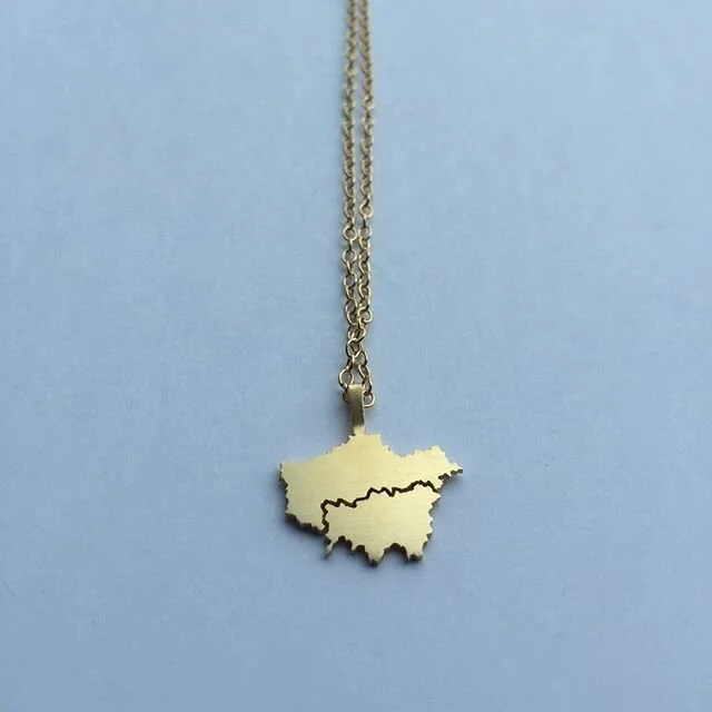 Hello London! London has been my home off and on since 2008. London has definitely grown on me and having my daughter here has made this in to our home.
-
-
-
-
-
#london #lovelondon #home #homesickness #collection #gold #silver #pendant #jewelry #je