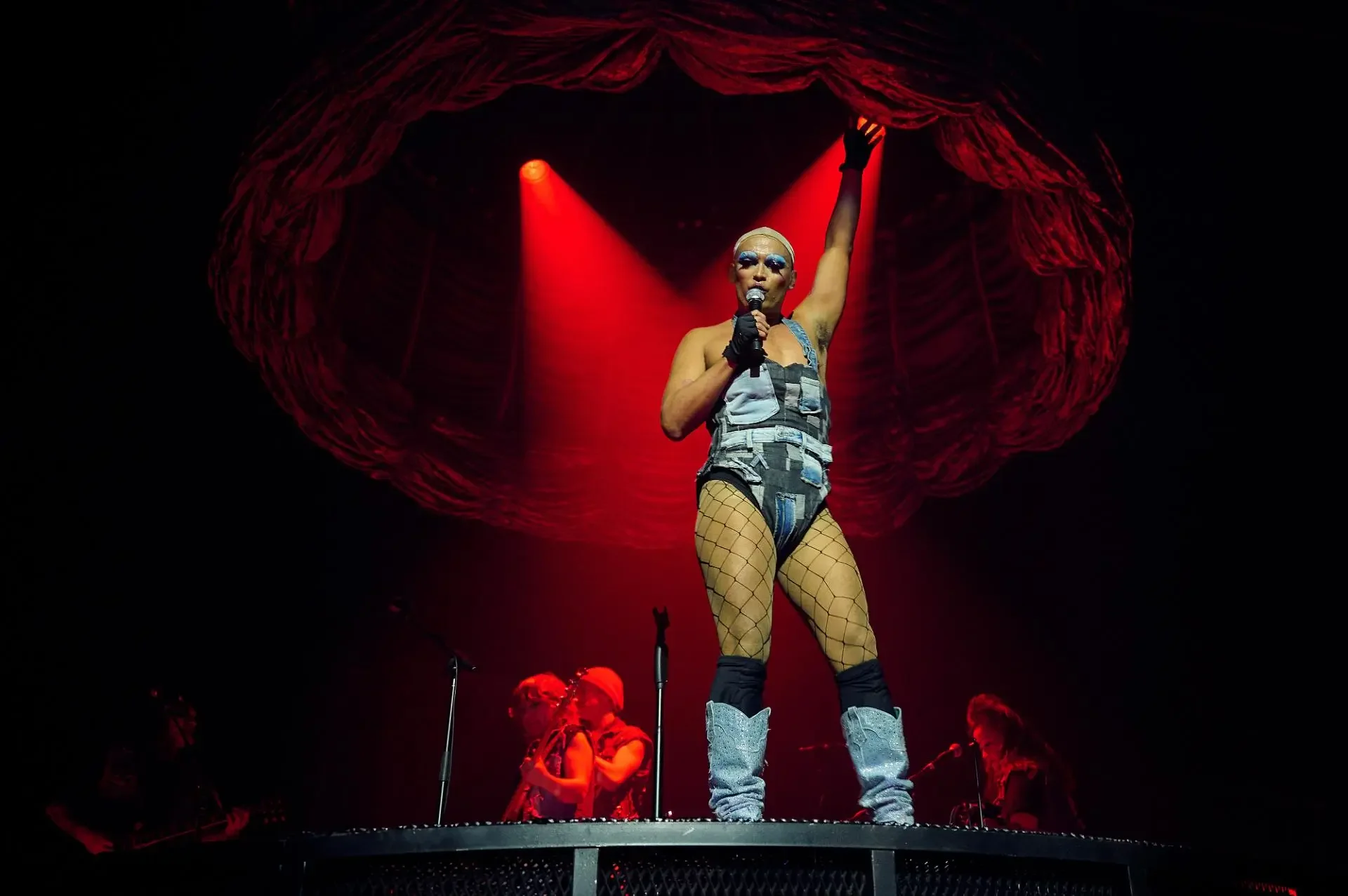 5.-seann-miley-moore-hedwig-and-the-angry-inch-photo-by-eugene-hyland.webp