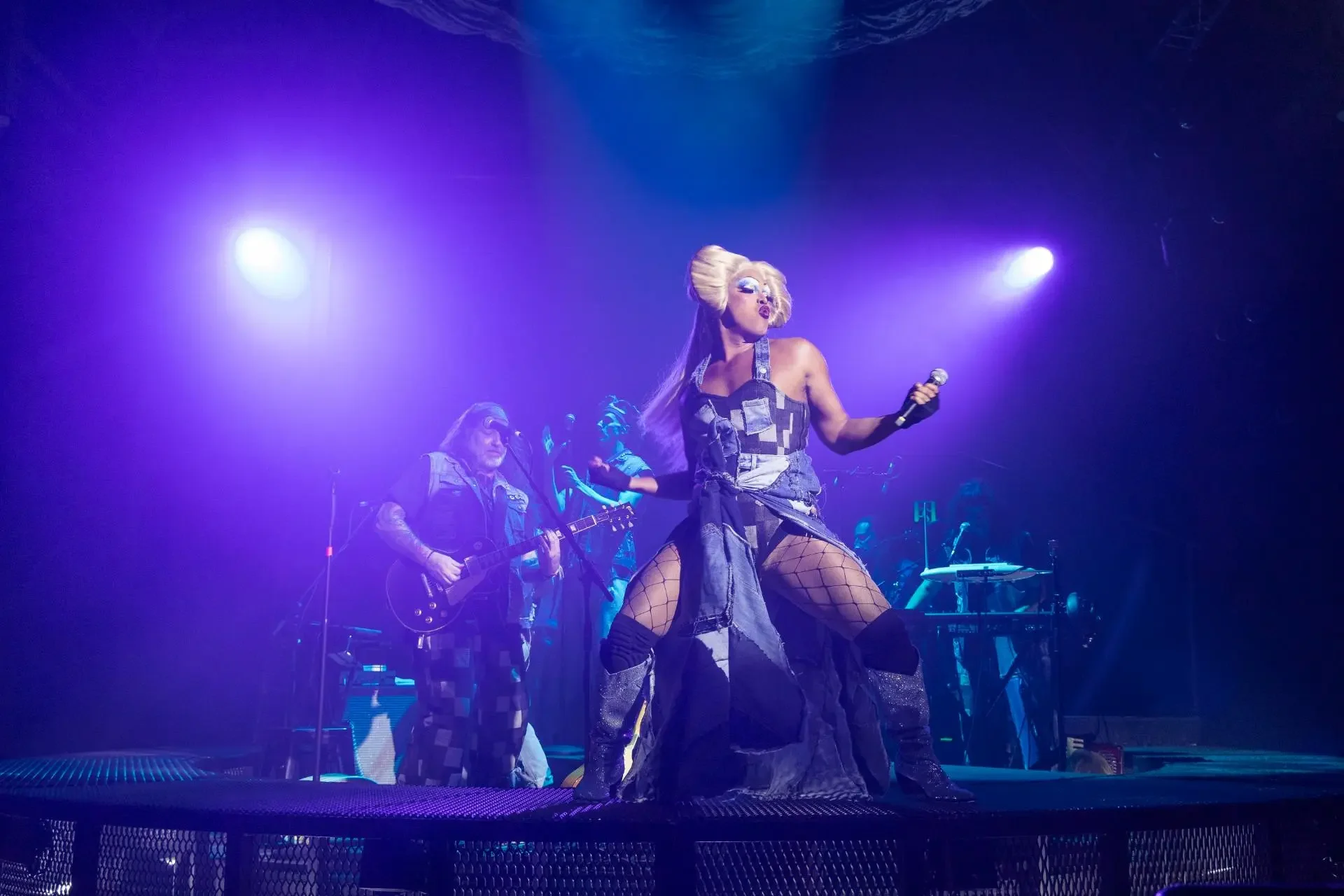 1.-seann-miley-moore-hedwig-and-the-angry-inch-photo-by-shane-reid.webp