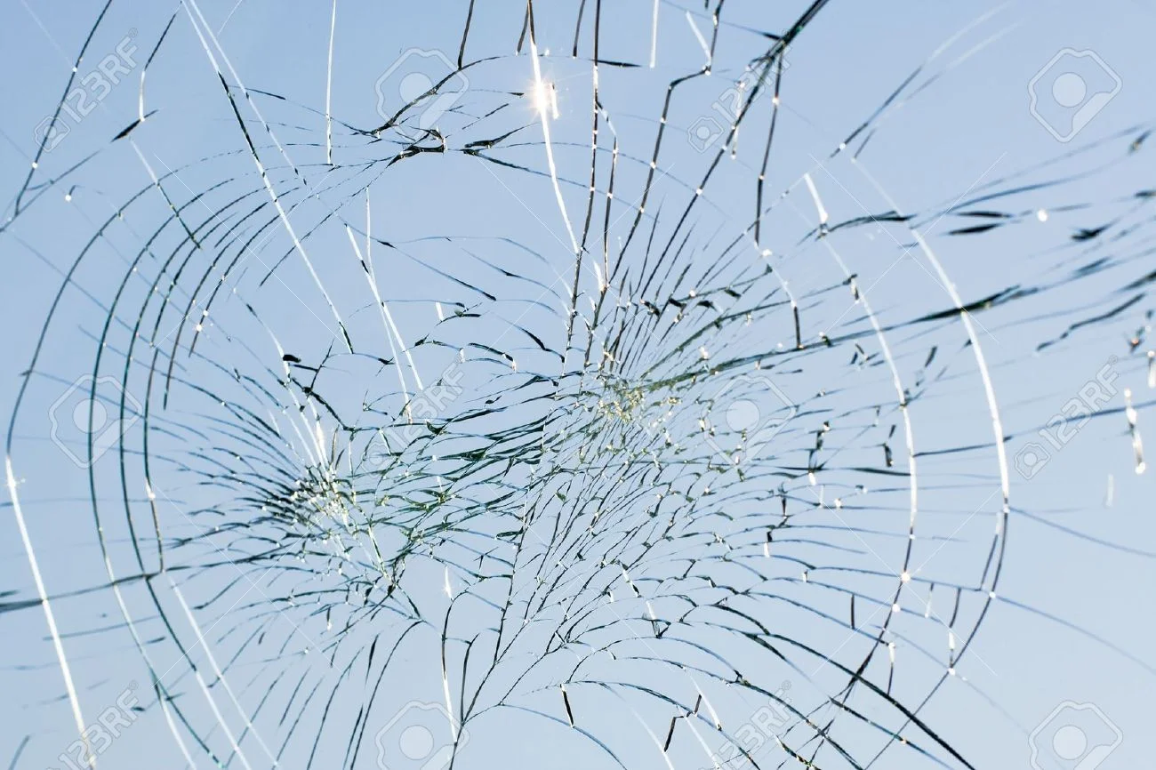 smashed Windscreen.jpg