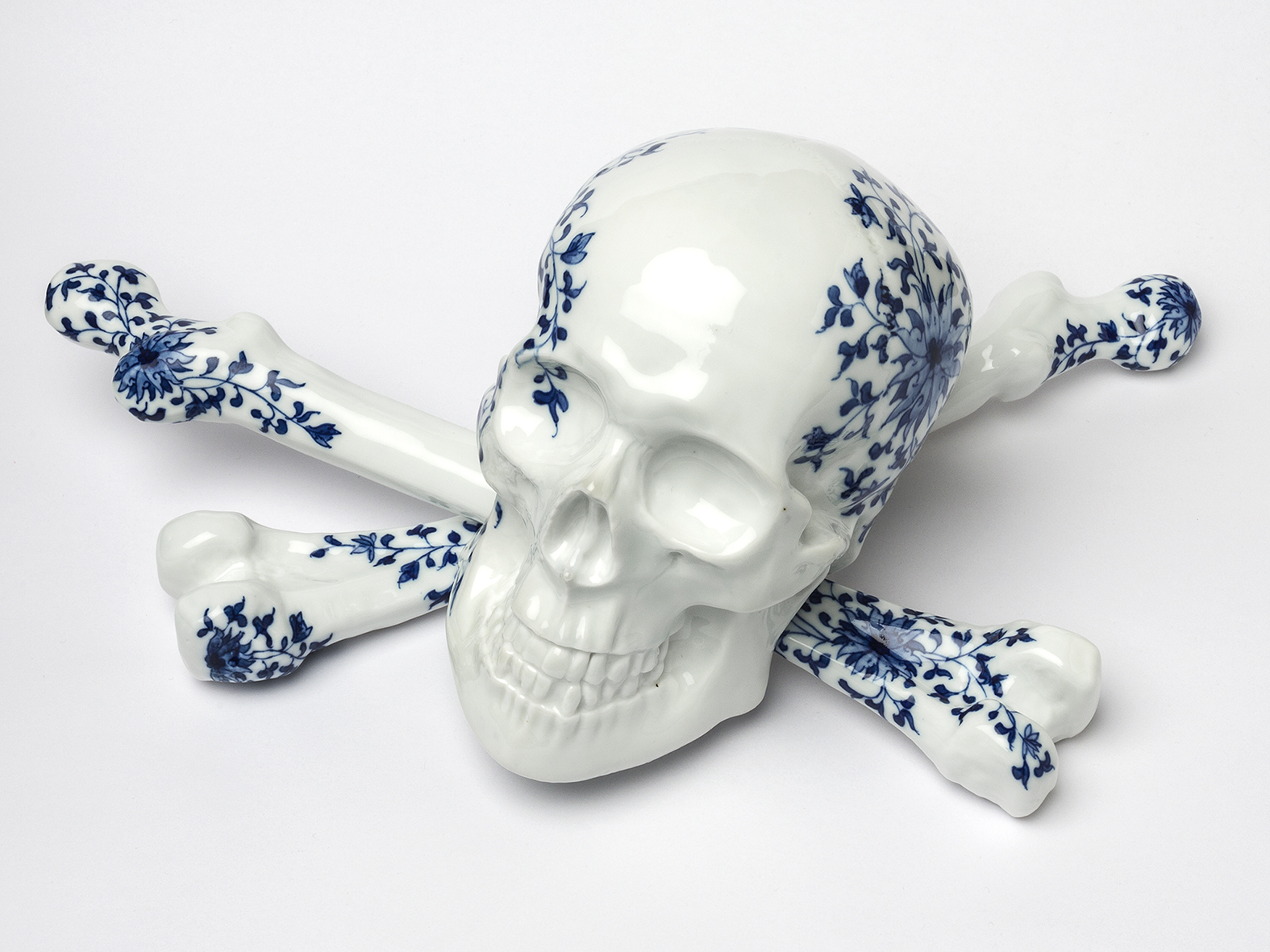 Untitled (cobalt skull), Andrew Nicholls in collaboration with Yu Xuan and Jingdezhen artisans, hand painted cobalt on porcelain, 30 x 35 x 35 cm, 2016. Photograph by Bewley Shaylor.