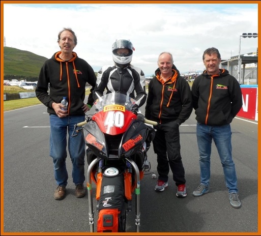 Nadieh on the grid at Knockhill with her dad Alex, Team ILR owner/manager Ian Lougher, and team mechanic Matt Jackson.