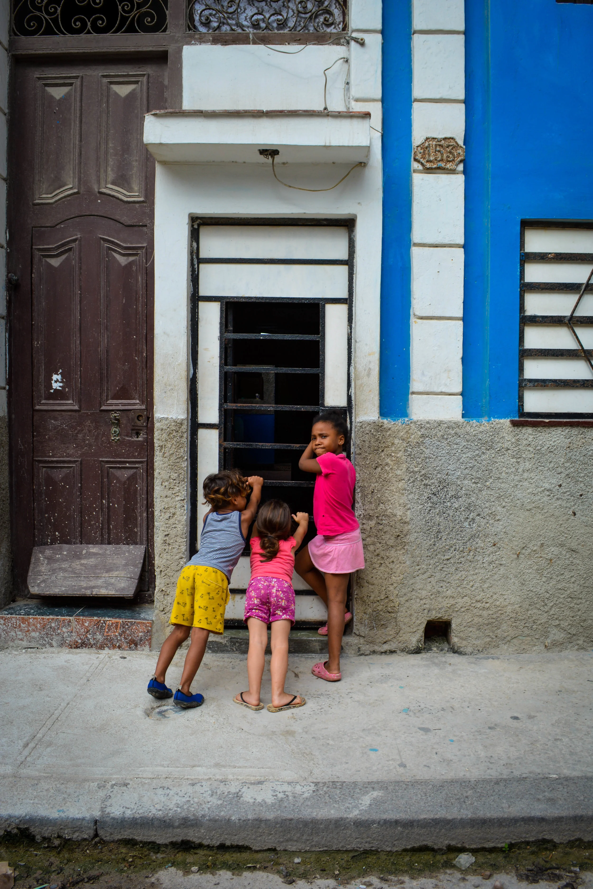 threekidsleaning (1 of 1).jpg