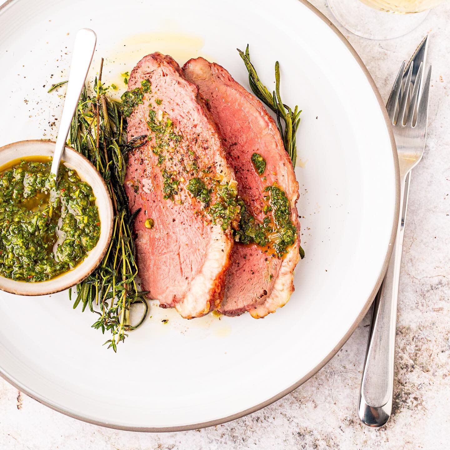 Goodmorning everyone! So a couple of weeks ago I was photographing this perfect picanha @beefensteak with some green herbs and Chimichurri sauce, how do you like your steak? &hellip; have a great Friday! #picanha #beefensteak #chimichurri #chimichurr