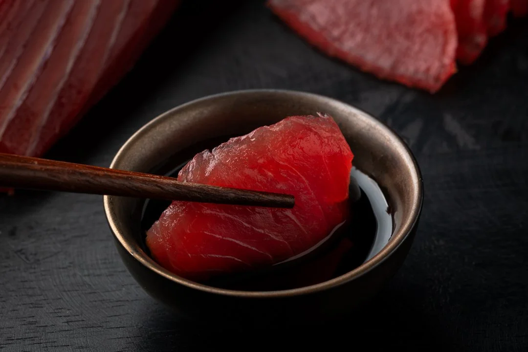 Tonijn sashimi met sojasaus