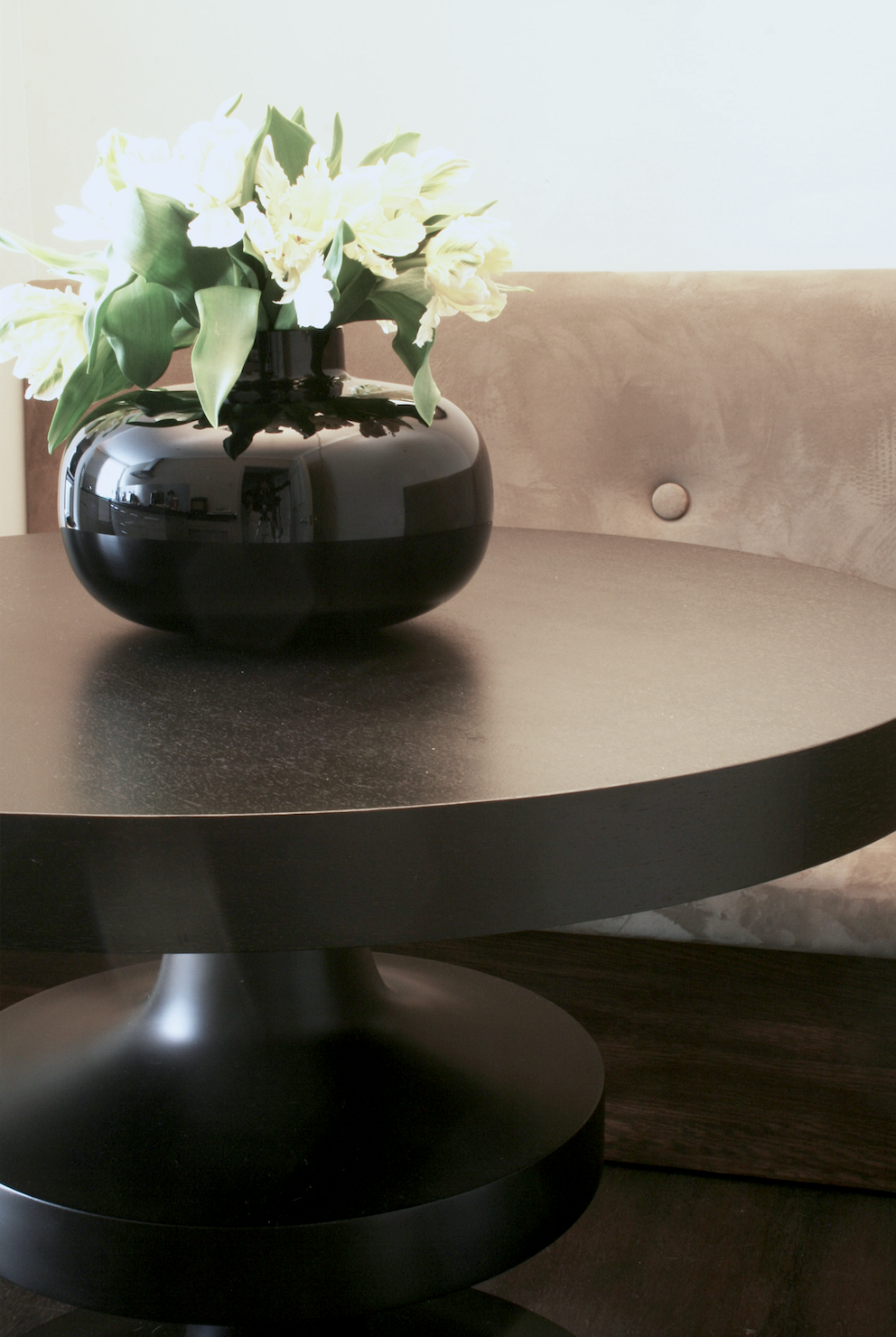 Detail of Bishop dining table, India Madhavi, and bespoke faux-suede banquettes