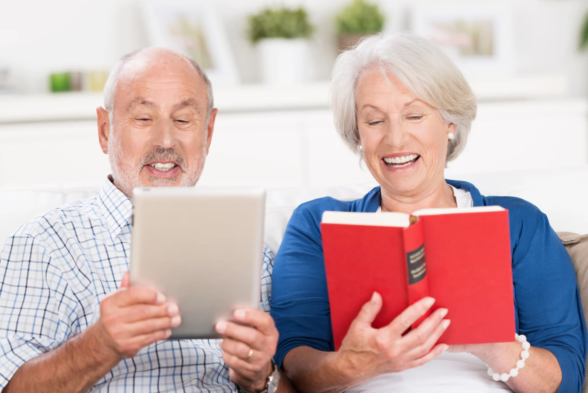 PHOTO-Seniors-e-reader-book.jpg