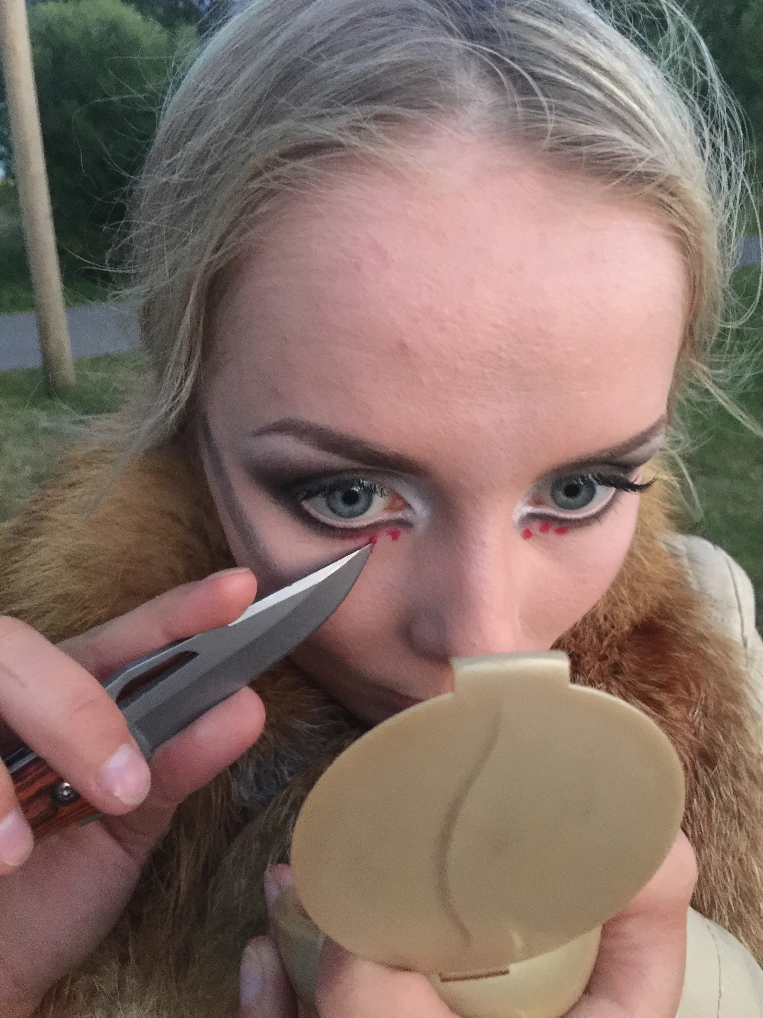 This is totally NOT Grete reapplying makeup with a knife, we wouldn't even think of doing anything as silly as that.