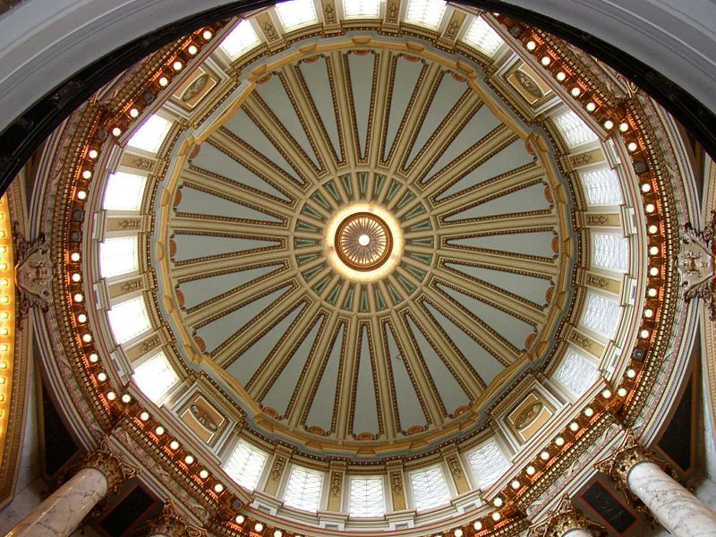 800px-Mississippi_New_State_Capitol_building_rotunda.jpg