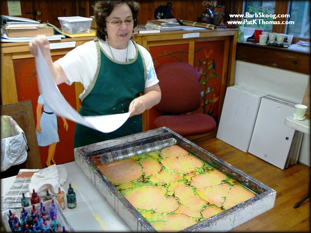 Paper marbling class at Campbell Folkschool