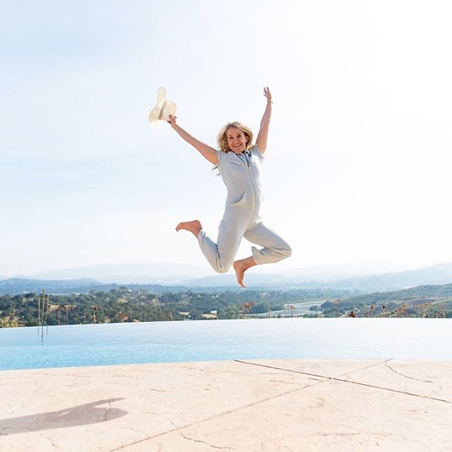 Jump out of your comfort zone and start building content with an ographr photographer! 
This epic jumping shot of @heidistevens was taken at a mastermind retreat, a photographer was booked for only 1 hr and captured several group and single shots of 