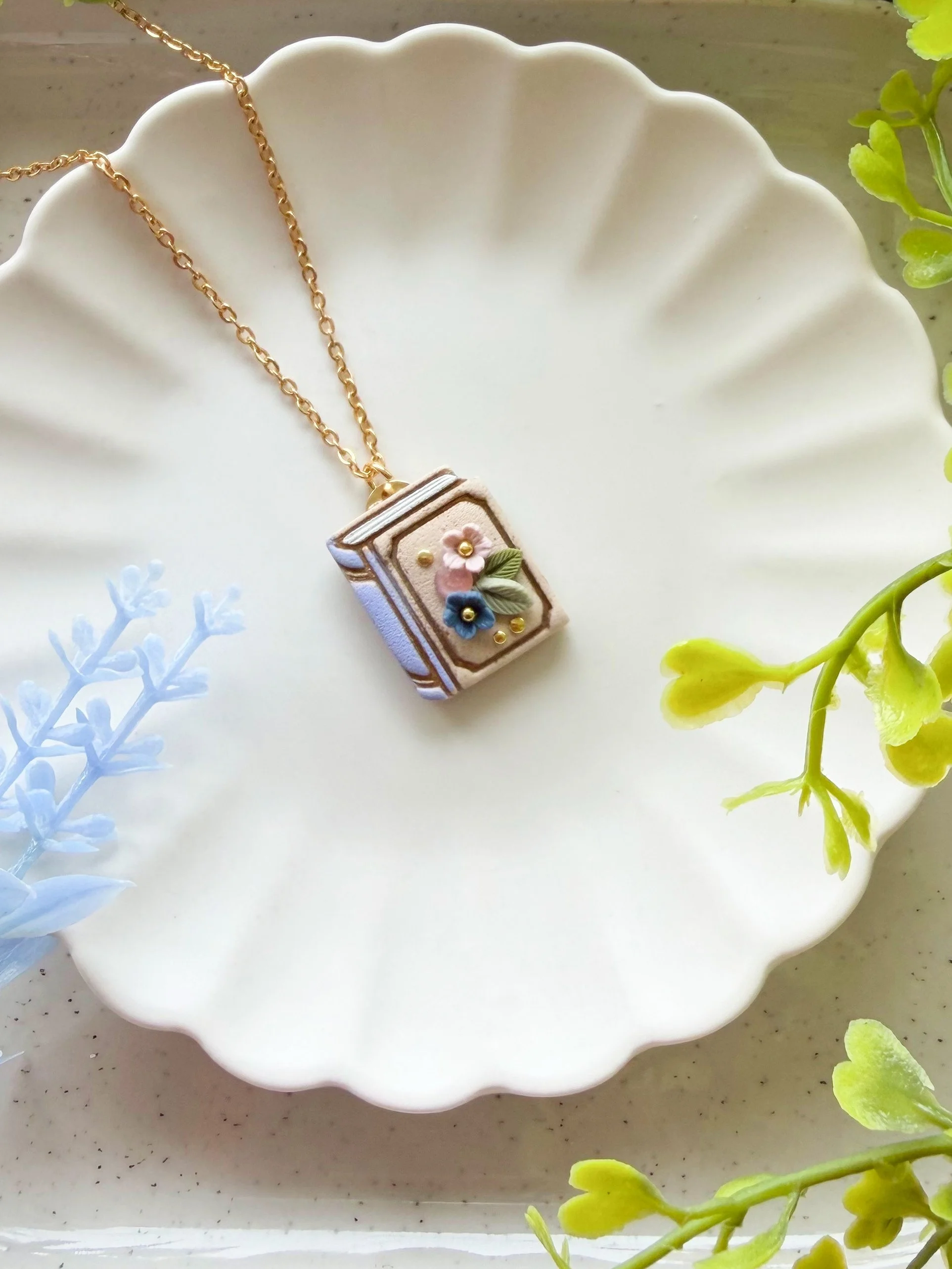 Librito Necklace - Crema