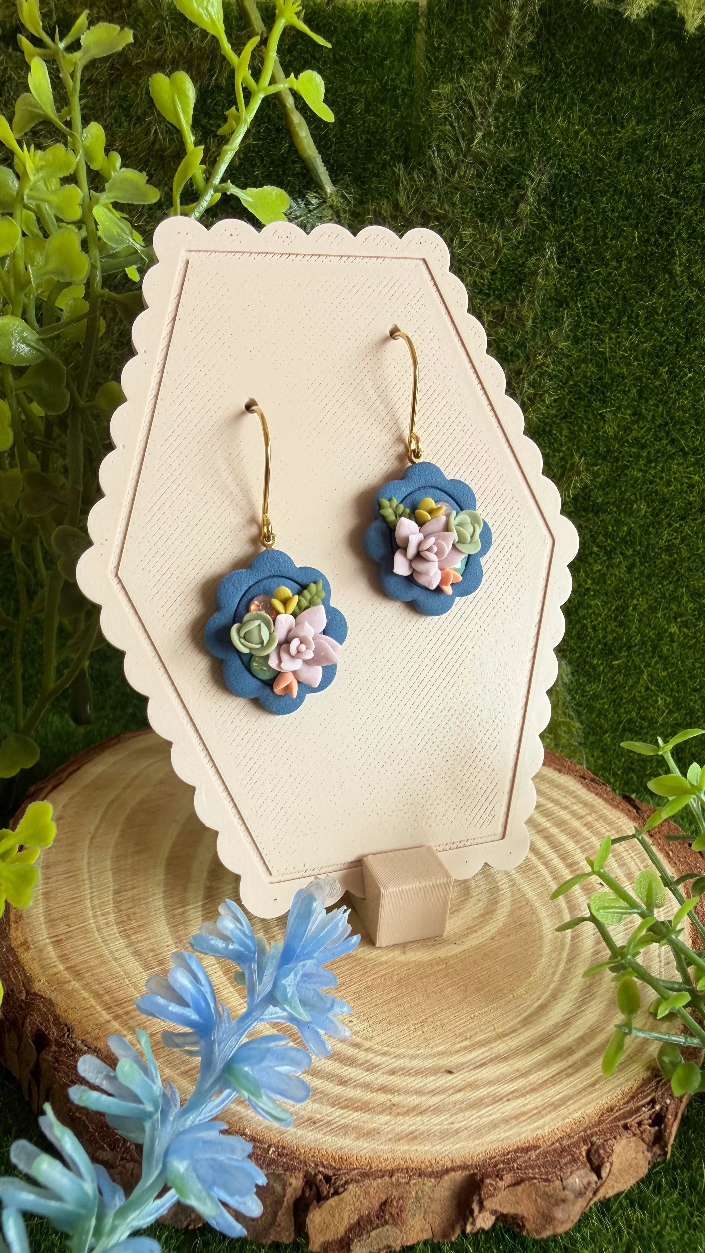 Camafeo Floral Earrings - Navy