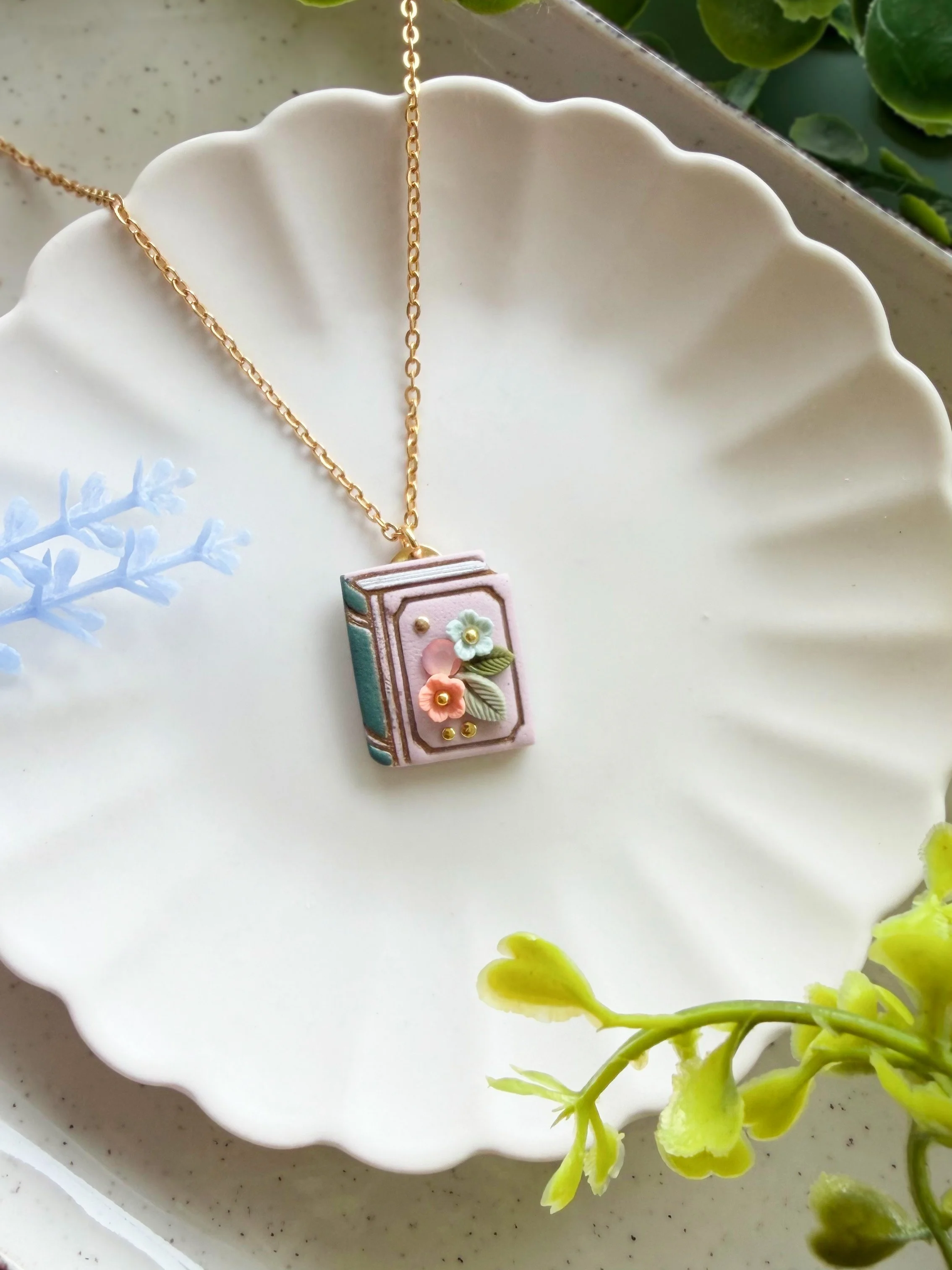 Librito Necklace - Lila