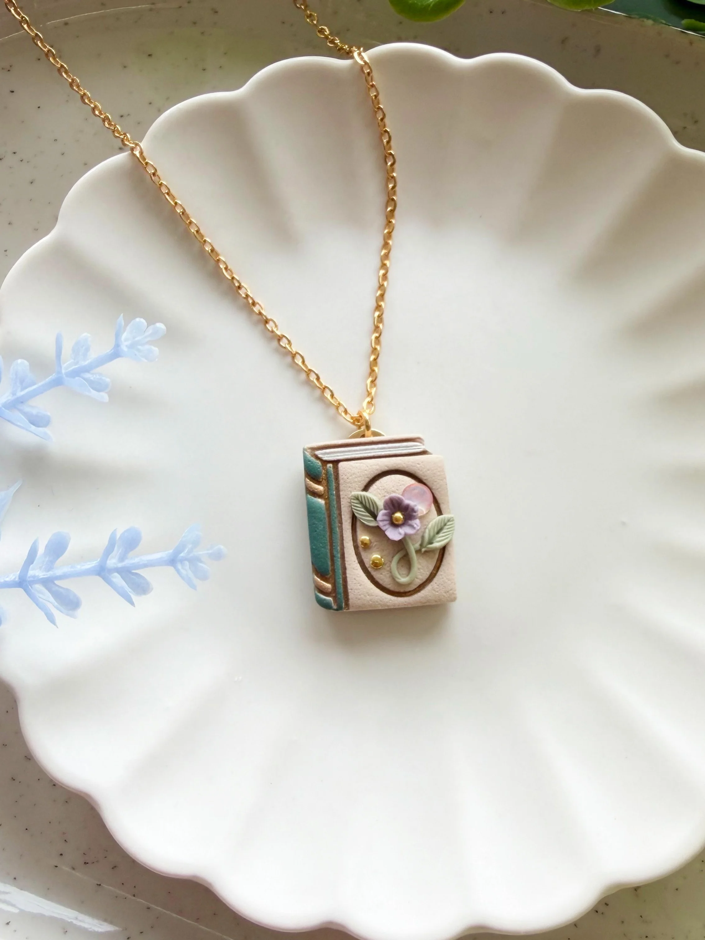 Librito Necklace - Crema/Verde