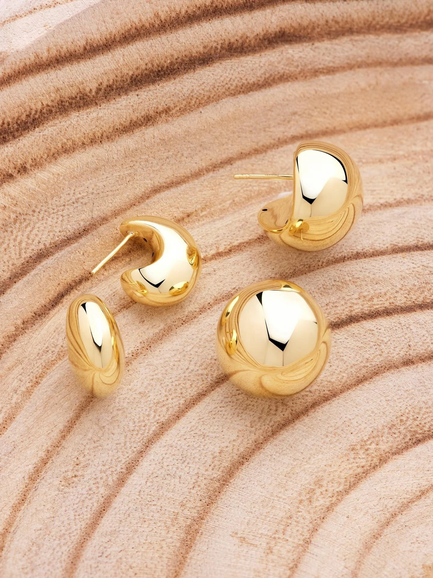 Fall style forecast: bold gold everything. 🍂💛 #fallstyle #autumn #gold #trendingnow #kasteljewelry #chicago