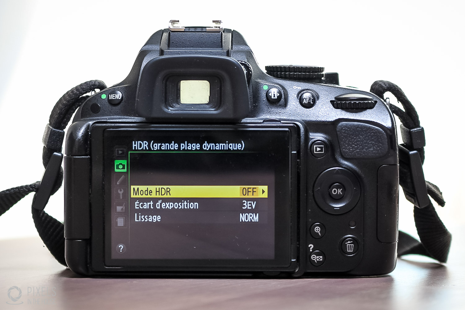 Étape 3 : Entrez dans le sous-menu dédié à l'activation du mode "HDR". Remarque : un écart d'exposition de 2 ou 3 EV fonctionne bien pour les intérieurs.