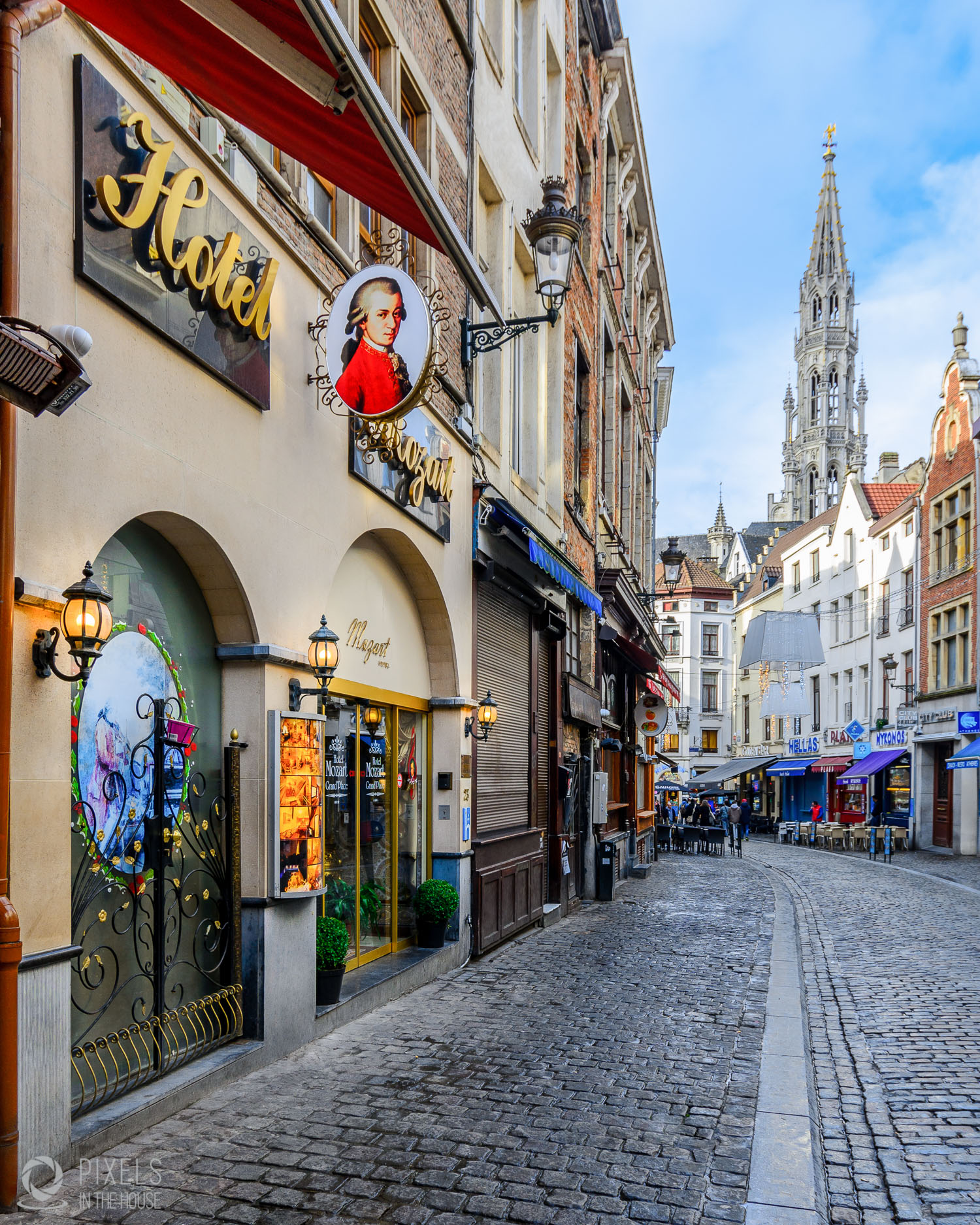 pixels-in-the-house-hotel-mozart-01.jpg