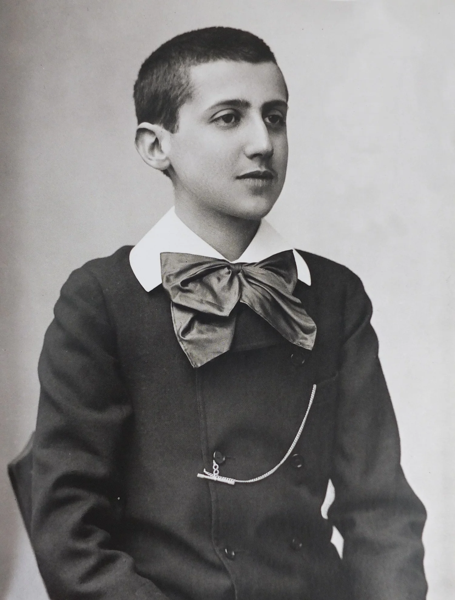 Photograph of Proust as a youth by Paul Nadar, 1887.