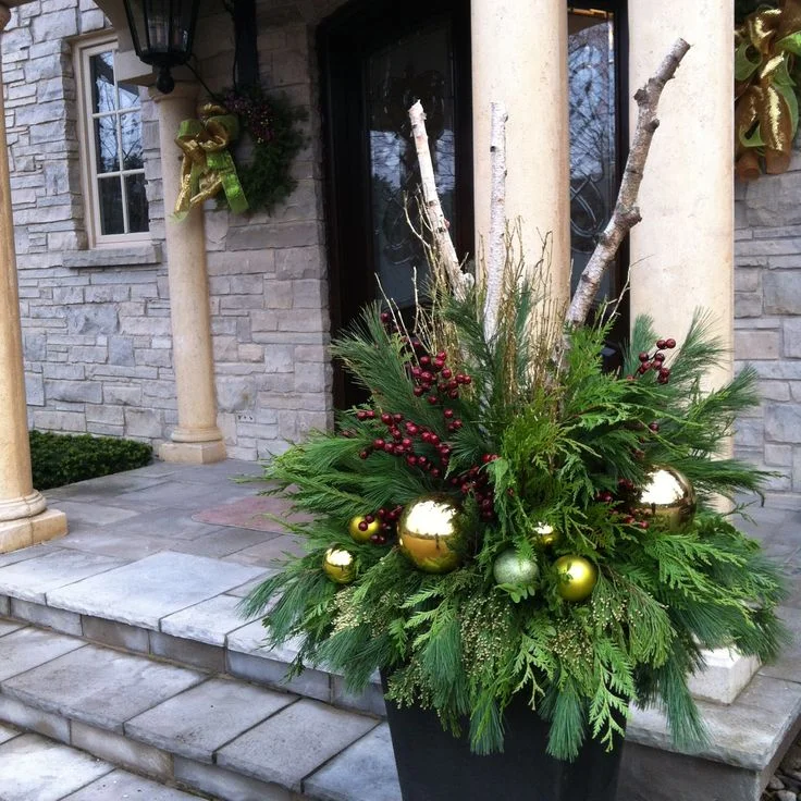 Christmas Arrangement- Non-traditional Colour Scheme.jpg