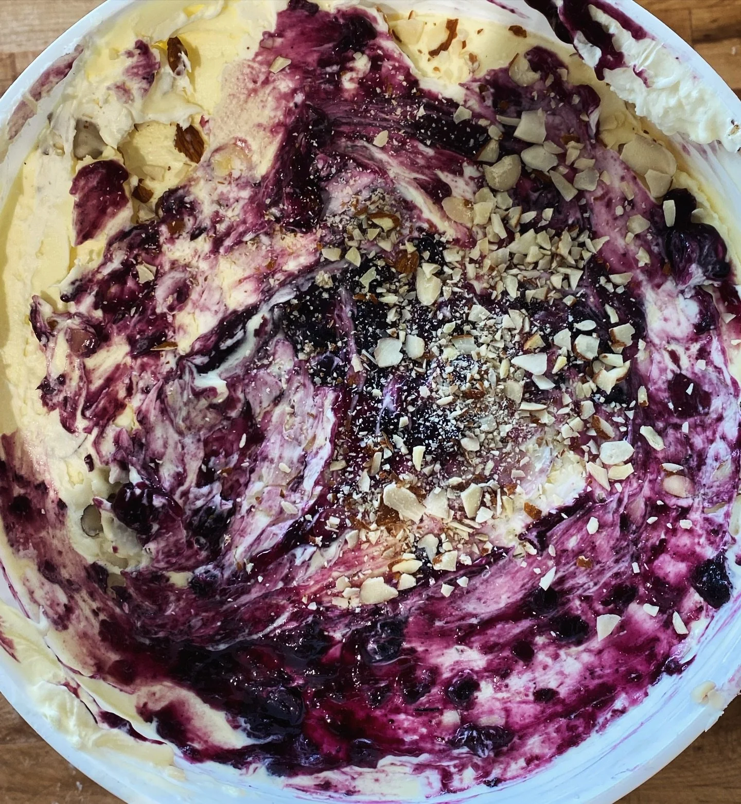 Officially Invited to Wedding Cake season. 

#berriesonberriesonberriesonberries #wannabechallenge 
#blueberries #blueberryseason #houstonicecream #houstonfoodie #houstonfood #eatlocalhouston #localfood #texasfoodie