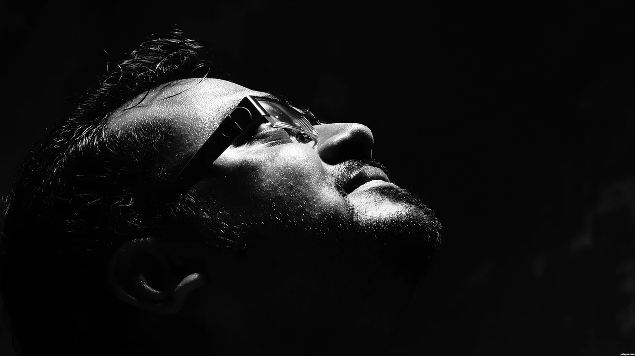 looking-up-906888_1280.jpg