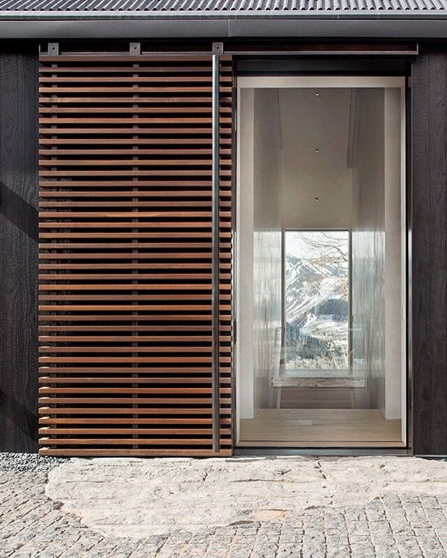@delta_millworks provided the amazing charred siding on this Red Mountain dwelling designed by world-famous architecture firm @rowlandbroughton 
#aspenarchitecturalphotographer #aspenphotographer