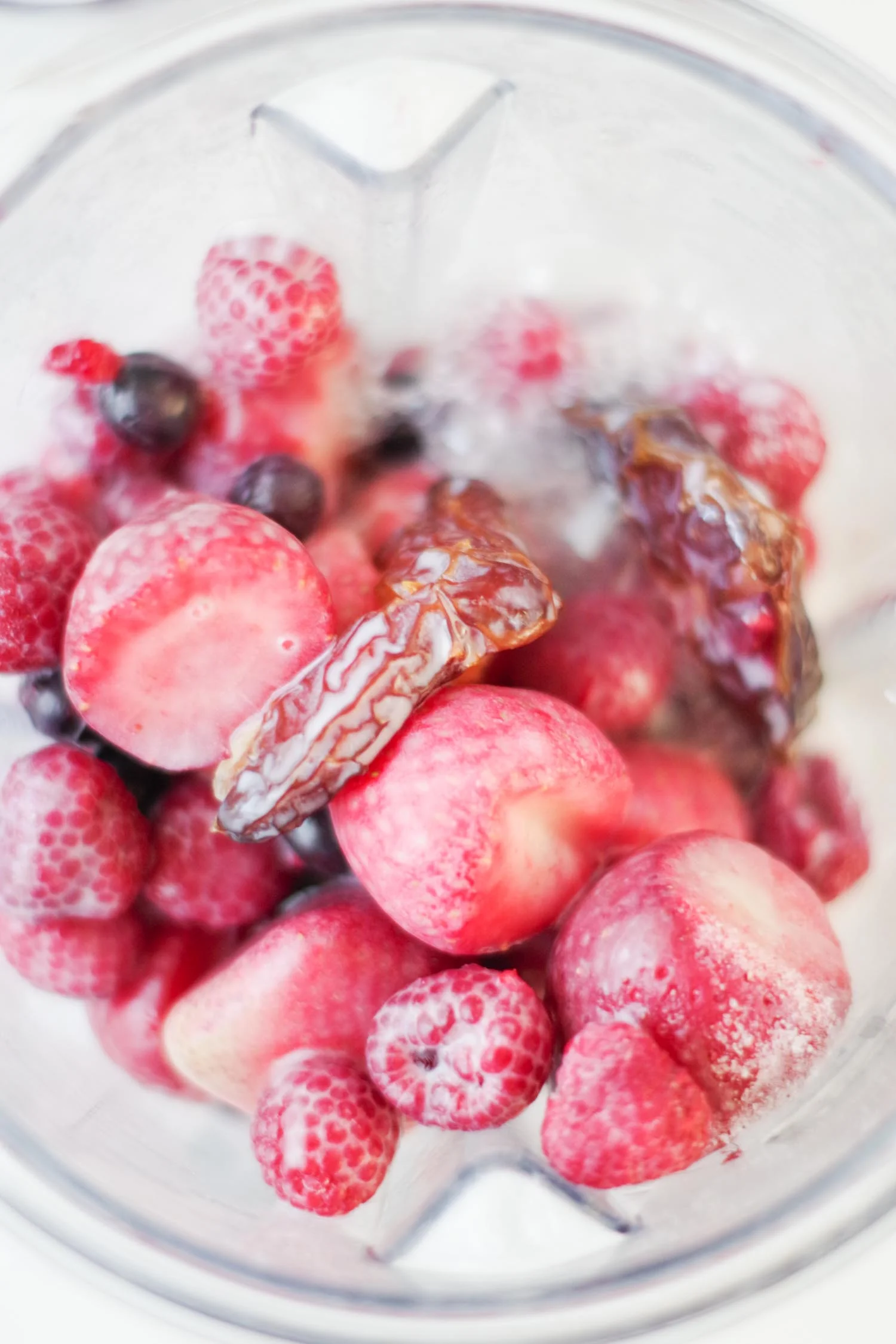this is a very berry smoothie bowl happening || by beautiful Ingredient