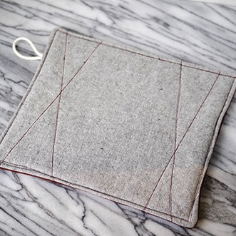 heathered-grey-and-red-potholder