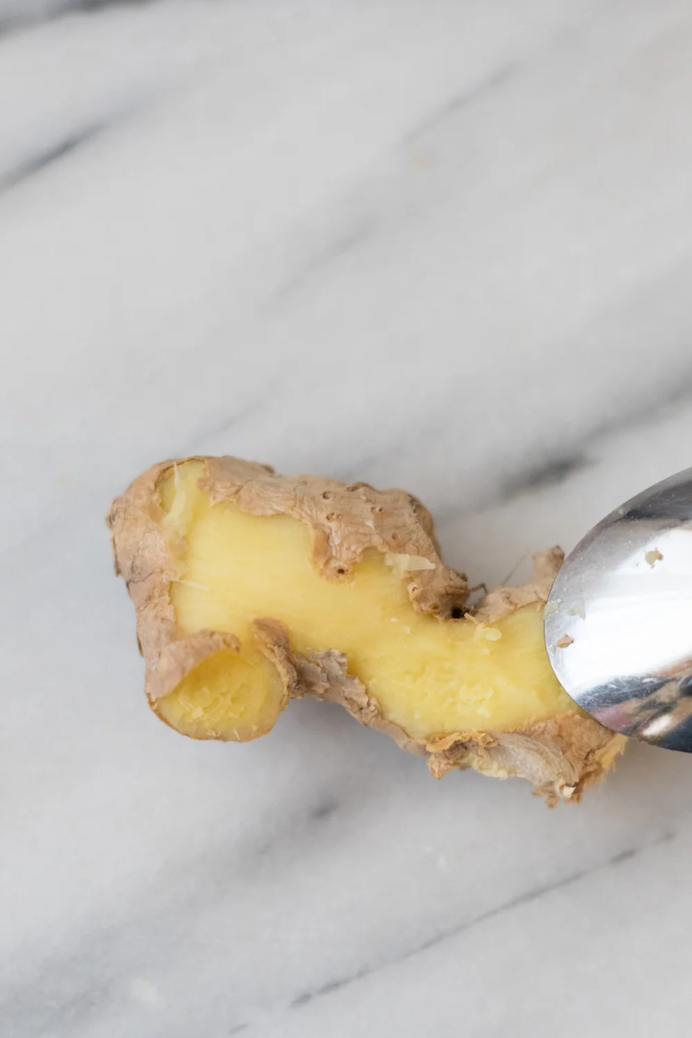 Peeling Ginger with a spoon
