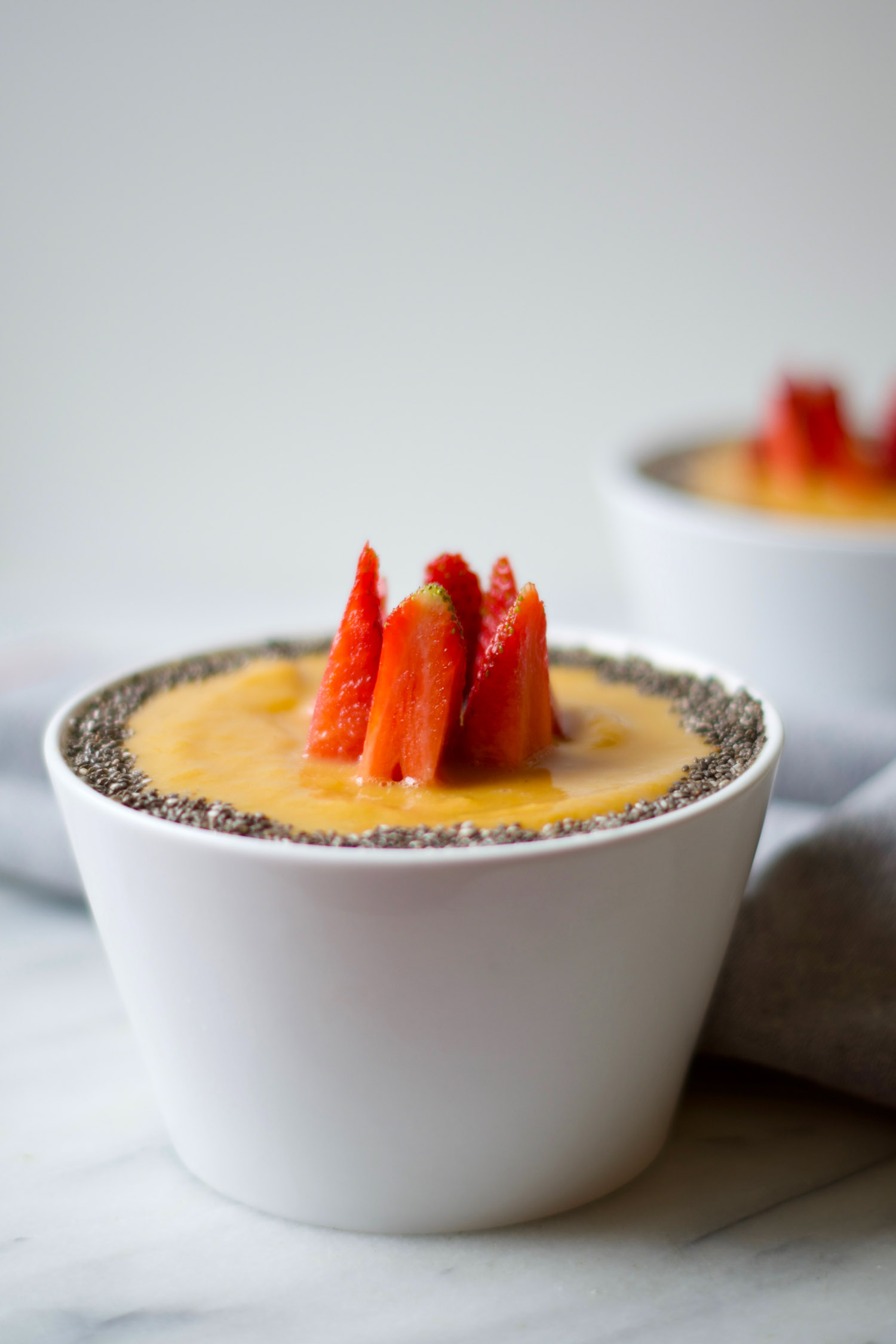 SUNNY SMOOTHIE BOWL WITH WHOLE PLANT-BASED INGREDIENTS, BY BEAUTIFUL INGREDIENT