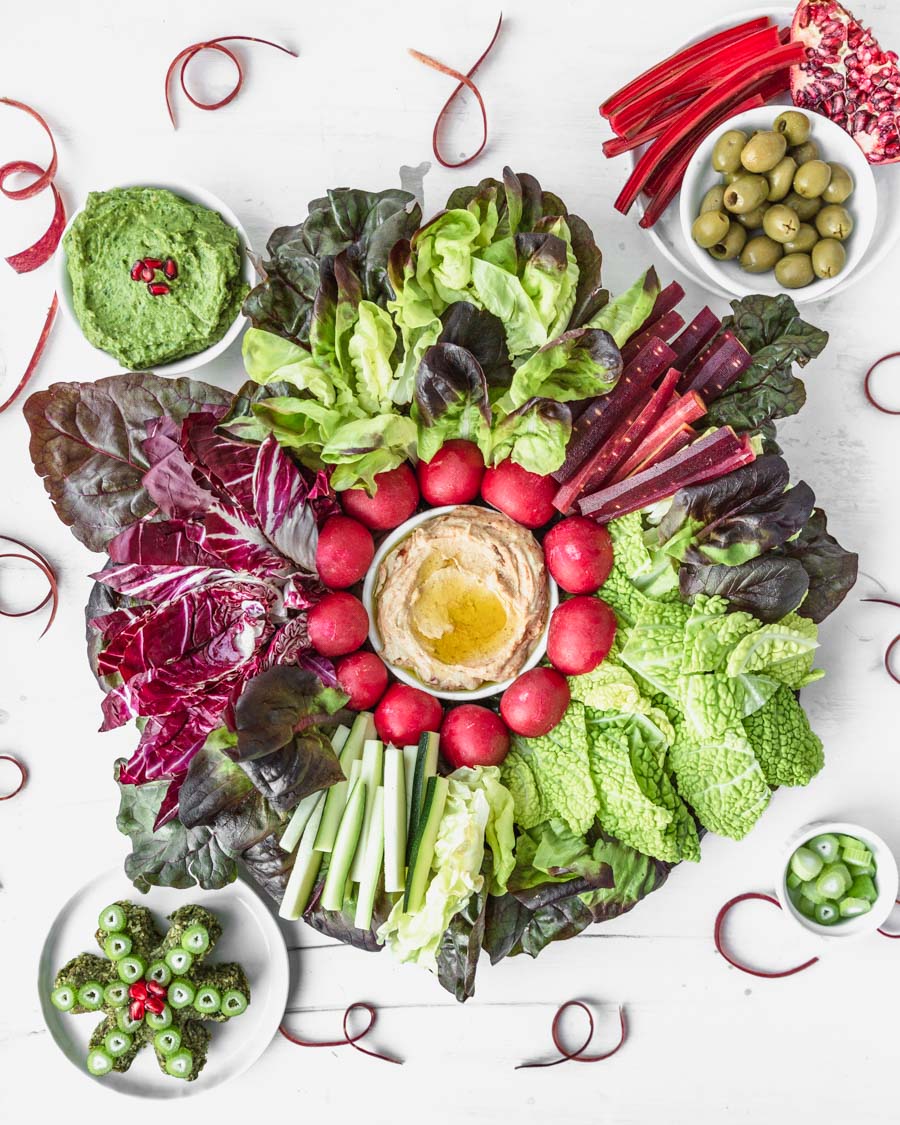 Easy Rustic Red and Green Christmas Veggie Platter