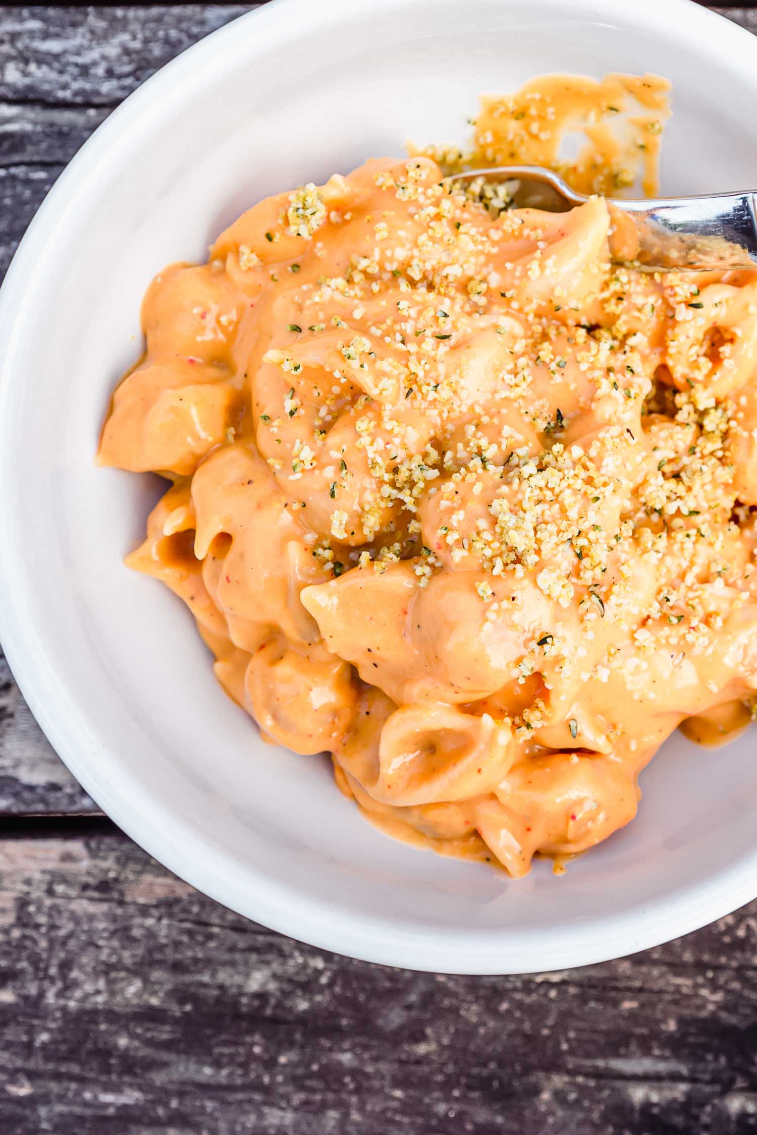 Easy Creamy Mac and Cheese with the Cheesiest Cheese Sauce, from Epic Vegan: Wild and Over-the-Top Plant-Based Recipes by Dustin Harder. Image by Kari of Beautiful Ingredient. #veganmacandcheese #vegankidrecipe #veganmacaroniandcheese #vegancheesesauce