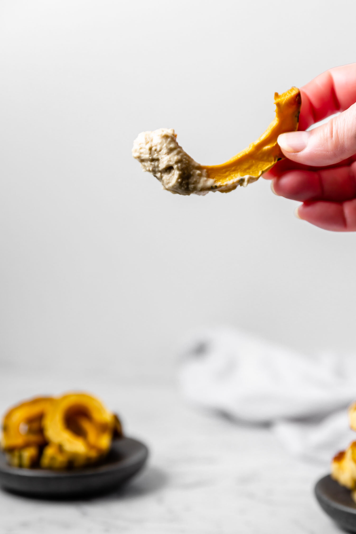 uiteDelicata Dippers, a one-ingredient satisfying snack that takes just 5 minutes to prepare, are cooked and ready to eat within 25 minutes, and taste wonderful dipped in hummus or another savory dip. While a carrot or celery stick might not replace chips or crackers easily, these will! They’re filling and great for weight loss. #delicata #squash #weightloss #snack #weightlosssnacks #easyrecipe #oneingredientrecipe #readyin30minutes #wholefoodsnack #chipreplacement #crackerreplacement