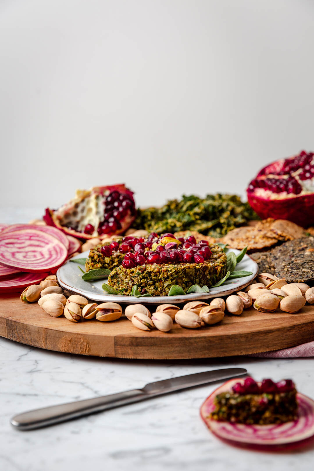 Arugula Pecan Vegan Cheesy Spread is an appetizer that satisfies that cheese craving with just six whole-food ingredients - and it’s quick and easy, ready in just 15 minutes! A perfect addition to your next cheese board. Recipe by Kari of Beautiful Ingredient #vegancheeseboard #cheeseballrecipes #vegancheeseball #vegancheesespread #vegancheese #veganrecipes #veganholidayappetizers #veganholidayrecipes #appetizers