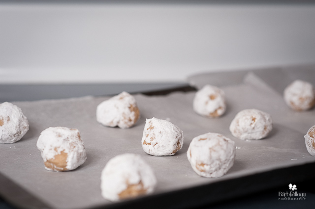 Dough balls rolled in powdered sugar