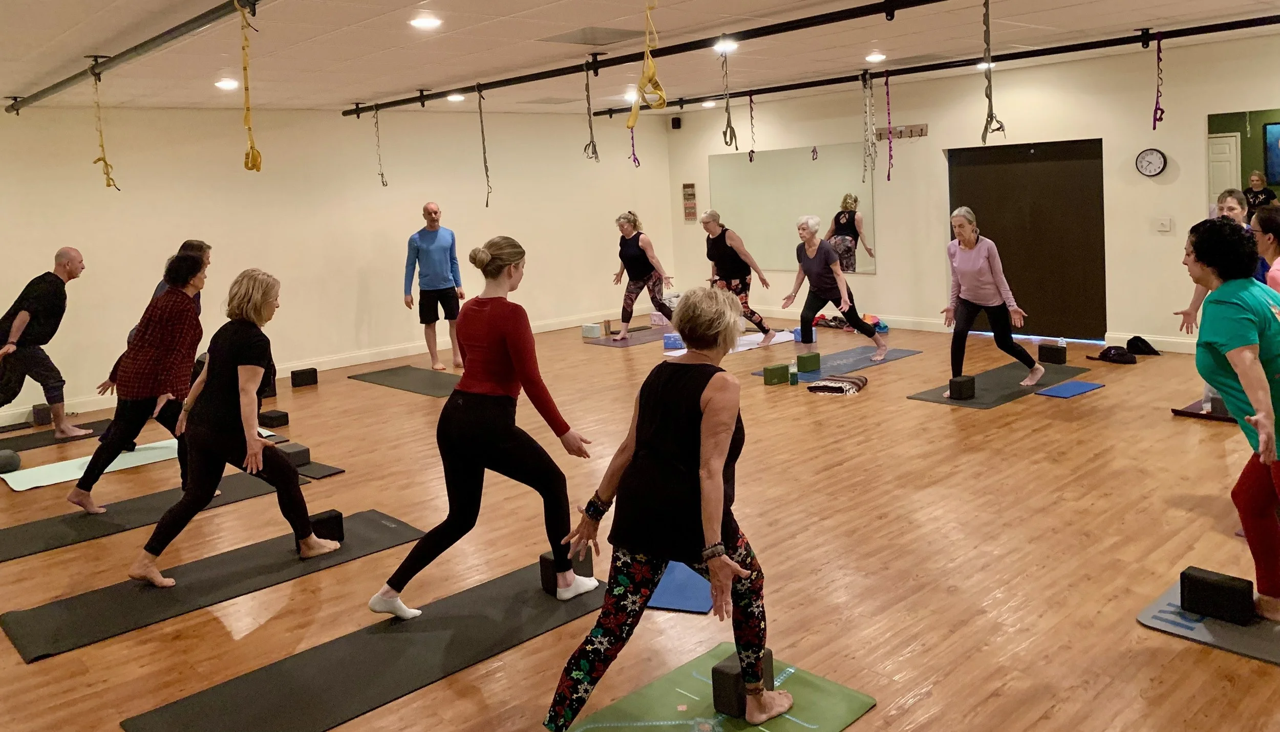 FUNCTIONAL YOGA 2 2025 j.jpg