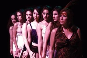 7cabaretkitkatgirls2009.jpg.webp