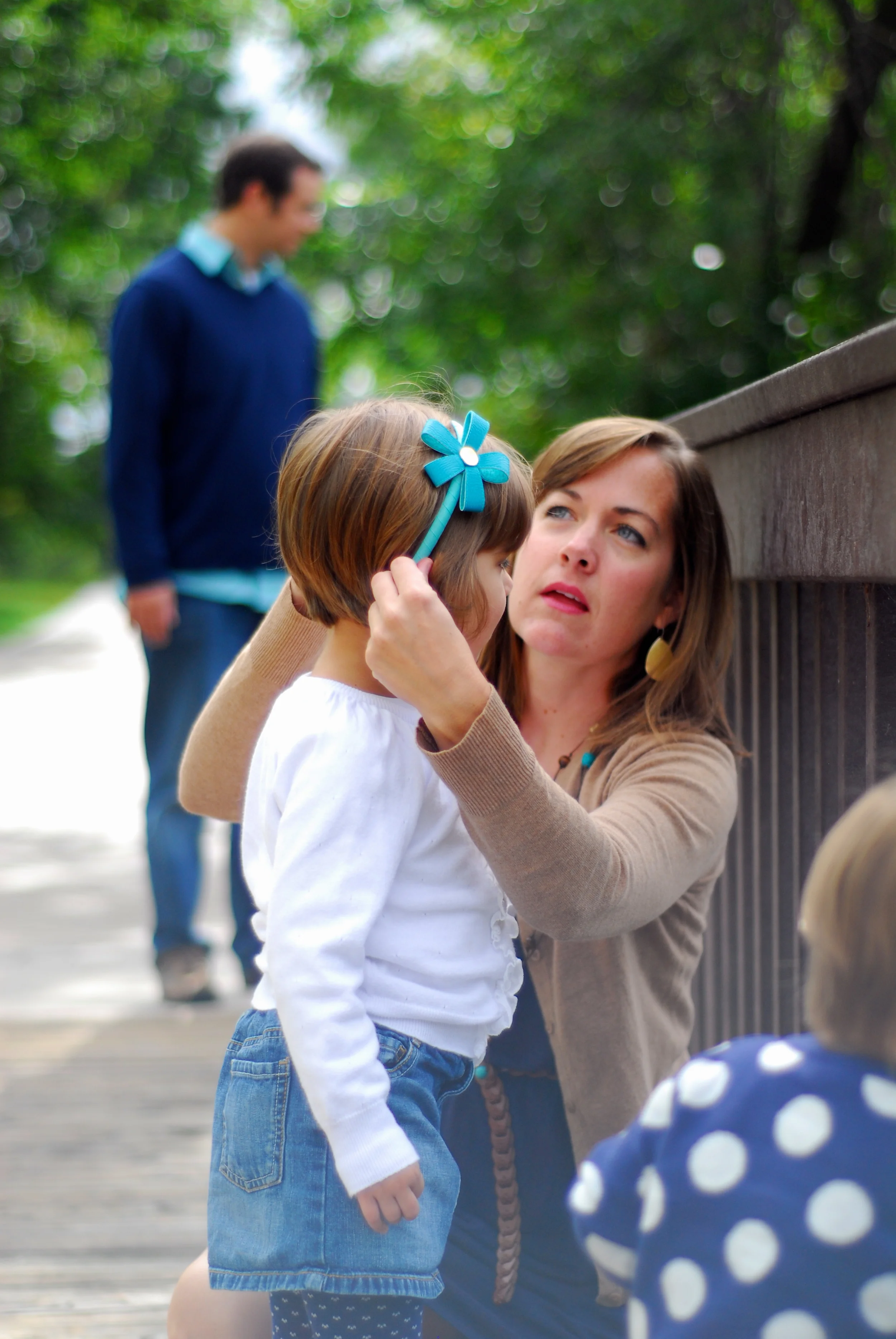 Sarah lovingly straightening her daughter's headband in between photos.&nbsp; Such a sweet moment.