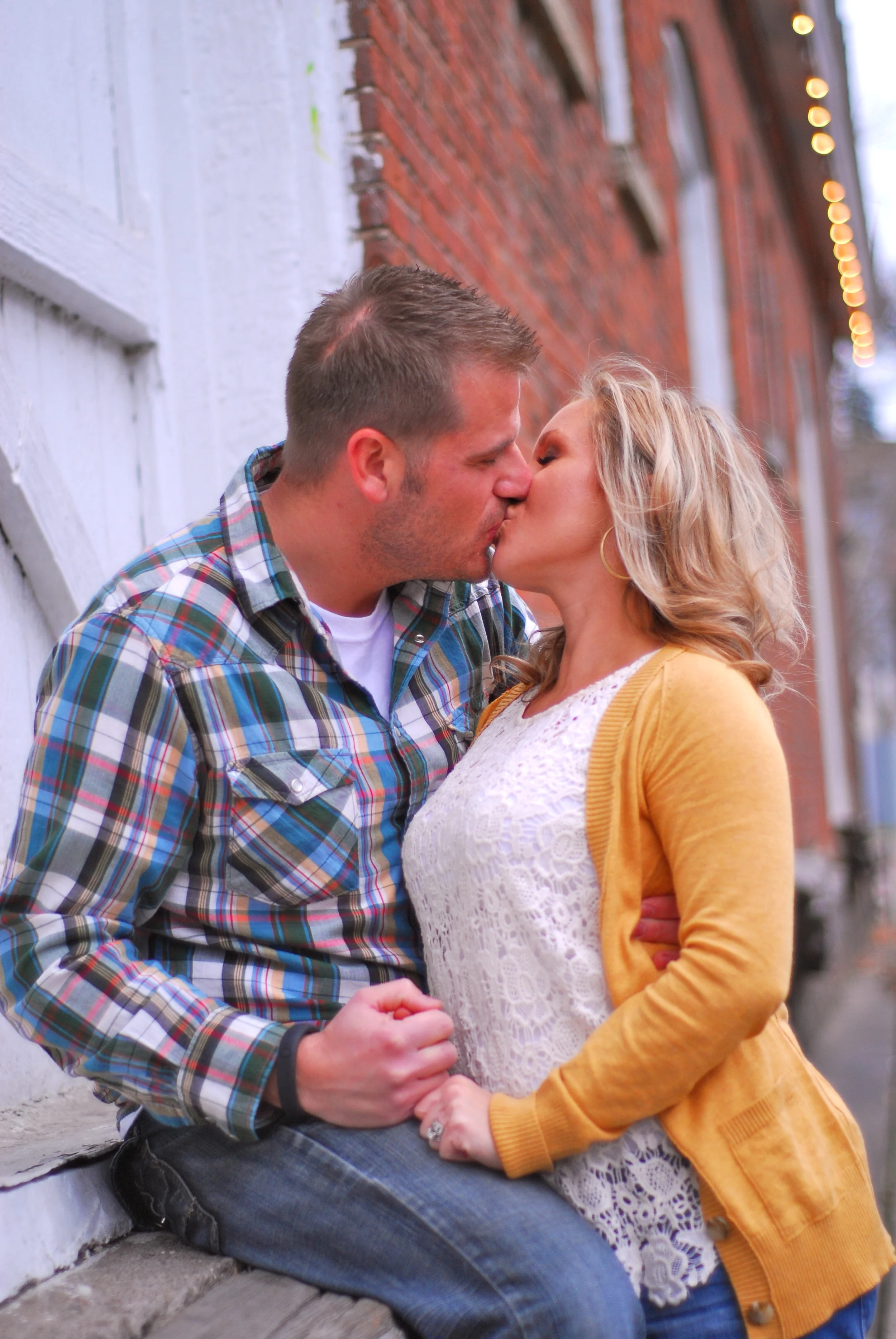 Tom and Jamie smooching in Stillwater.&nbsp; Adorb.