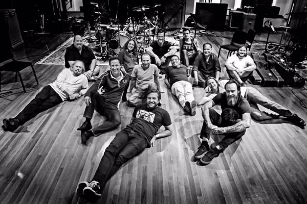 Barry Gibb Band lounging around