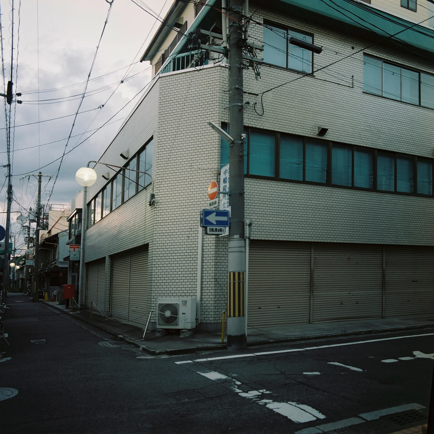 Higashi Nakasuji-dori, Shimogyo-ku, Kyoto, Japan, 2012